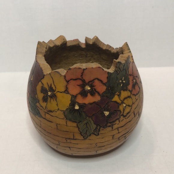 Artisan Carved Hand Painted Gourd Brick and Pansies Signed SLA 2005 - Picture 2 of 6